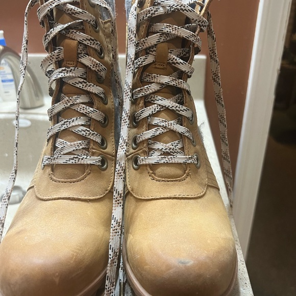 Women’s Sorel boots - Picture 2 of 8